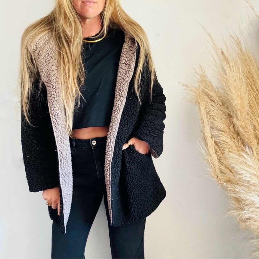 UO URBAN OUTFITTERS Black Brown Reversible $98 Teddy Coat Jacket Open Sweater XS